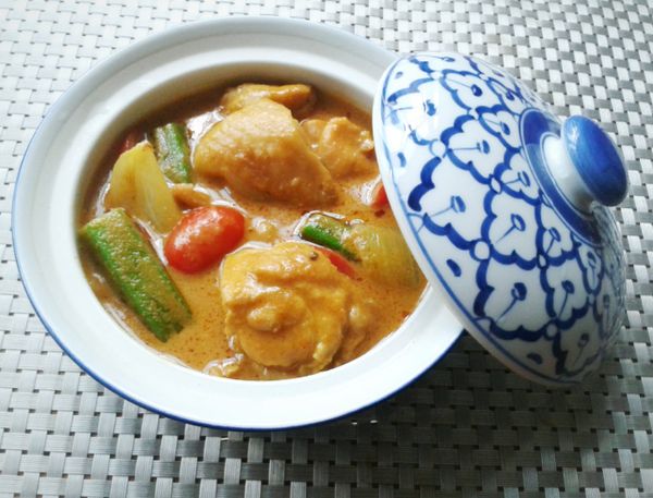 最後加青葵及調味料，煮兩分鐘即成！