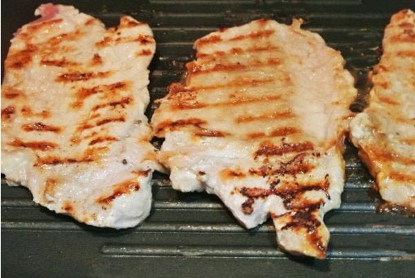 肉片選用GREEN &amp; SAFE
網站的介紹是說
．選用飼養期超過28週以上的完熟育成肉品。
．無抗生素、荷爾蒙、磺胺劑、瘦肉精等藥物檢驗合格。
肉片感覺真的很新鮮，沒有可怕的肉腥味，這點我就很喜歡！吃豬肉有時遇到不新鮮的肉味真的很令人害怕！