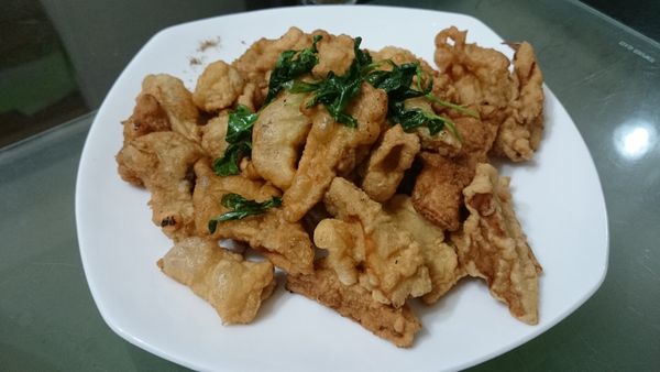 B的作法：全蛋+鹽+麵粉、地瓜粉各一半；攪拌以後，若太稠，加水。用杏鮑菇直接沾了以後油炸；炸到金黃取出。