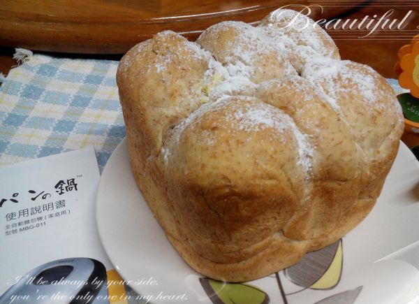 靜置發酵約30min後，行程15，烘烤，50分鐘。一口接一口的好吃的麵包，香~噴~噴~出爐囉~~~