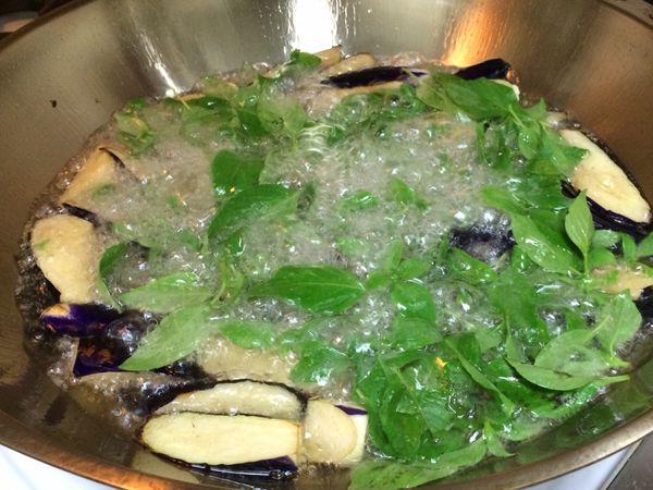 續加入九層塔過油