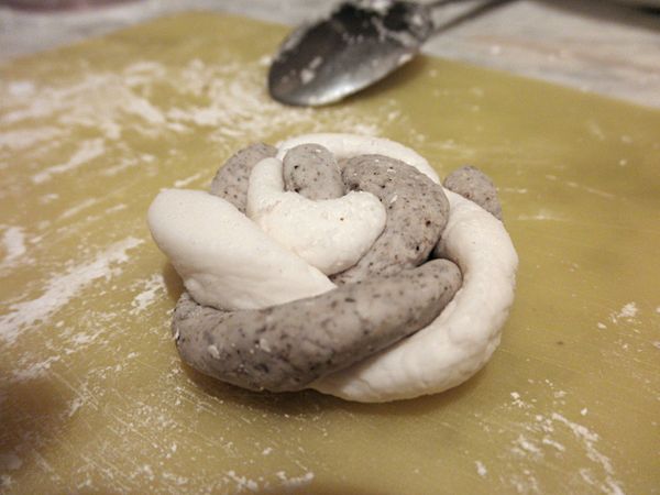 再如圖般繞起來