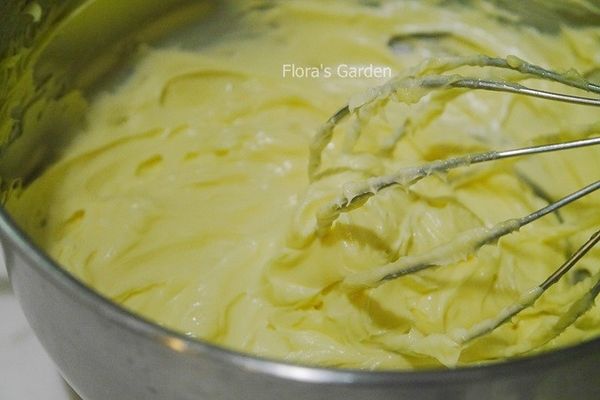 打到泛白即可，不需打發。