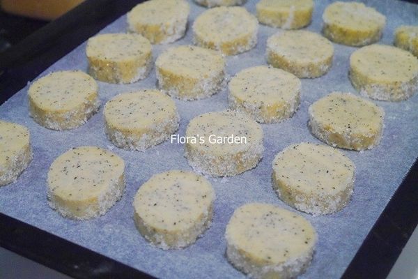 切1.2公分厚片；烤箱預熱170度烤約20分鐘。

烤到底部和外圍成金黃色。