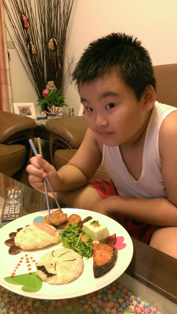 加上喜歡的配菜.
完成~開動囉~