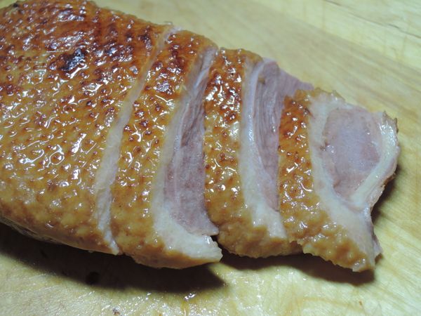 煎好的鴨胸切片