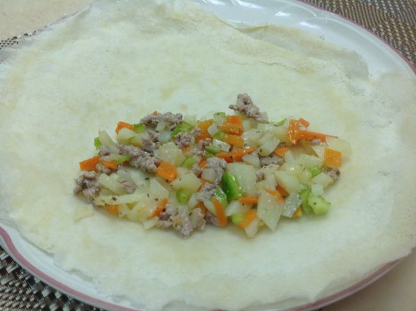 春捲皮鋪上餡料