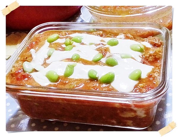 重複到烤盤約八分滿(大約四層麵皮)最上層當然用醬料比較美觀