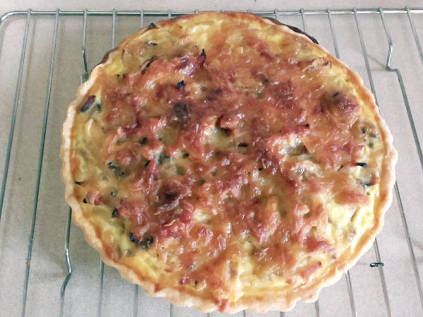 以180度烤30分鐘，烤至一半可以將烤盤調頭，烤完後，趁熱脫模放涼
如果蛋液加太多溢出，容易在烘烤後沾黏、難以脫模，可以在出烤箱後，以尖刀貼緊模型畫一圈，比較好脫模，務必趁熱作業