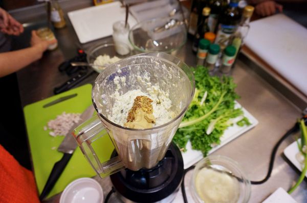 裝在容器放在冰箱2小時之後就可以食用