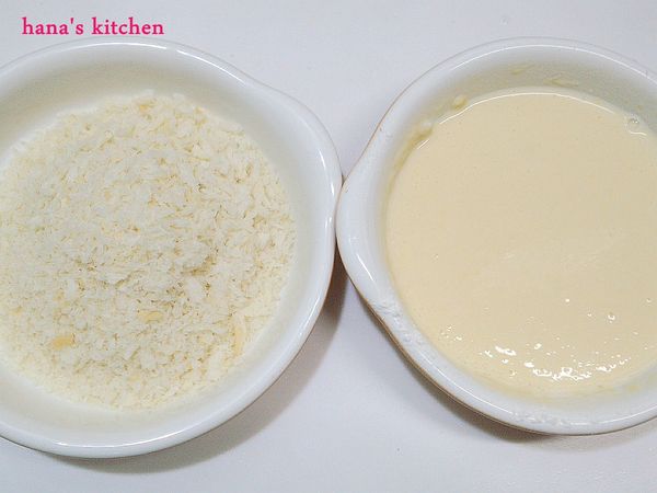 將低筋麵粉+水+蛋調勻備用.