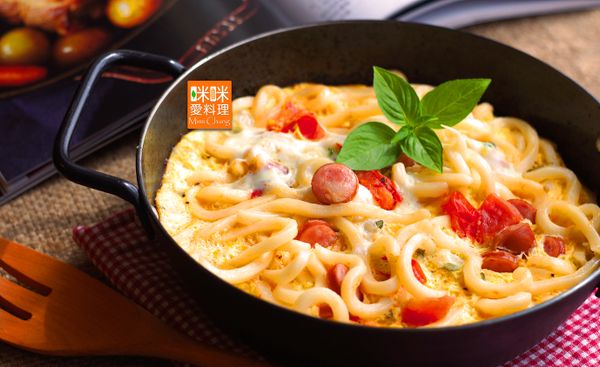 整鍋上桌，點綴九層塔即完成。