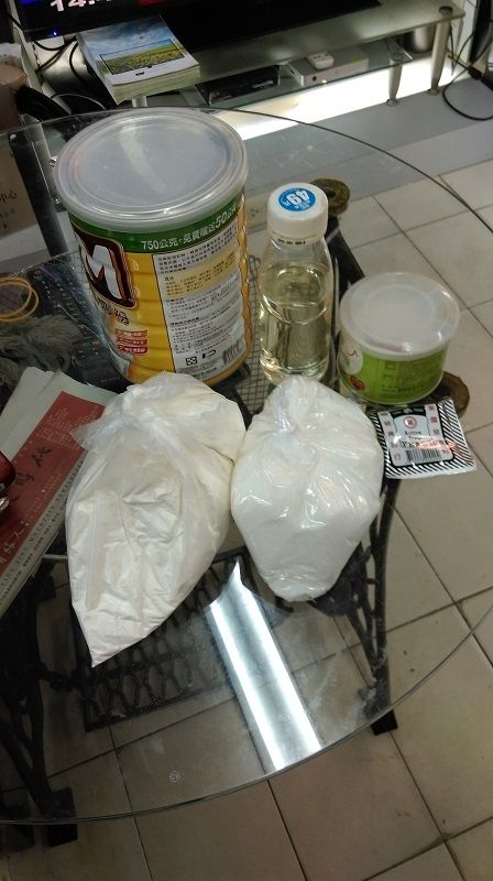 到雜貨店買材料回家