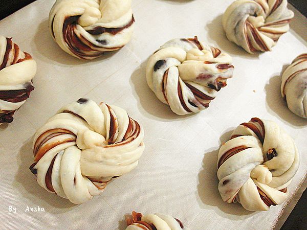 打個結後進行第２次發酵至２倍大