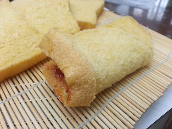 軟嫩Q彈的吐司，即使對折也不會裂開呢！