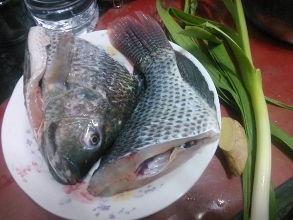 準備相關材料，魚可以請魚販殺好。