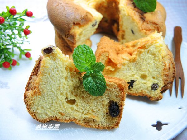 出爐後要倒叩放涼,取出模型就能切片了~