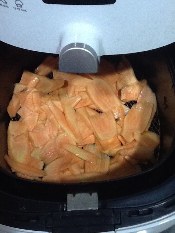 洗淨再加冰糖，然後噴沙拉油拌勻，氣炸鍋160度13分鐘即可。