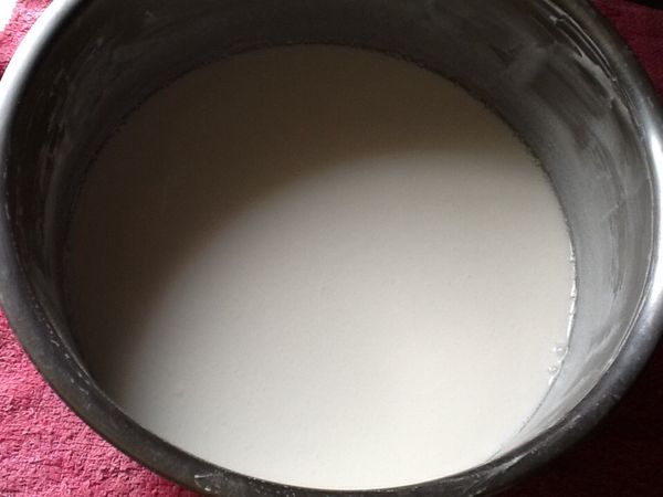 [原味麻糬]：(步驟2-6）
將糯米粉與水攪拌均勻，倒入電鍋內鍋。