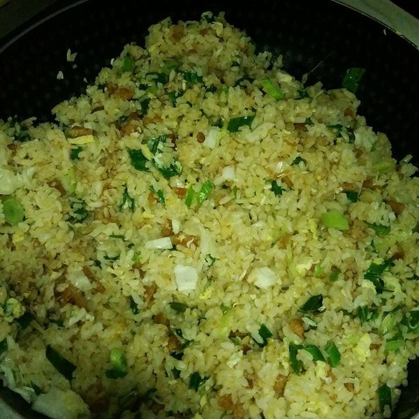 試味道後酌量添加鹽、醬油，若覺得口感過乾不夠油亮可再添加烹飪油(一定要試味道再加唷!!!因為烏魚子本身就有鹹度，冒然加下去會過鹹)