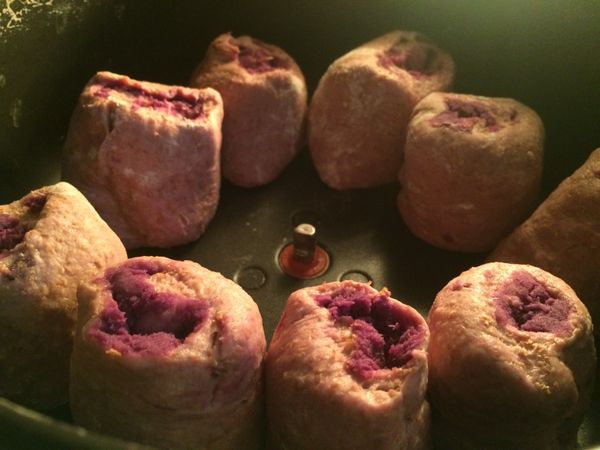 捲起後再切成6-8份，並排圍成一圈