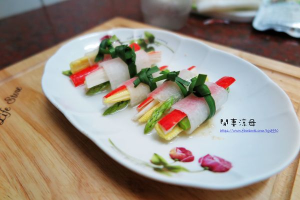 擺盤後加一小匙烹大師，再加約20cc水，滾水蒸六分鐘