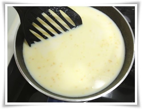 接著加入牛奶.鹽及胡椒調味即完成!!!