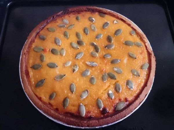 鏘鏘！！香噴噴甜派出爐啦～
冷卻後放冰箱冷藏會更好吃哦！