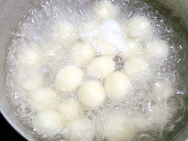 放進滾水中.煮到浮起來為止後撈起來.