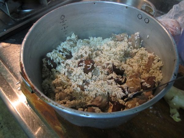 關火把全部食材放入另一個鍋子裡