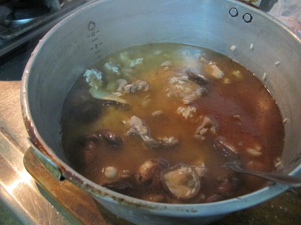 再把步驟9的米酒水+香菇水倒進來