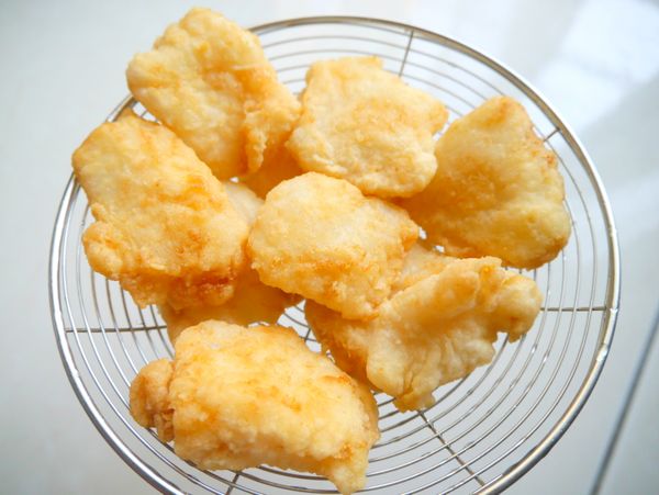 入油鍋炸至金黃起鍋