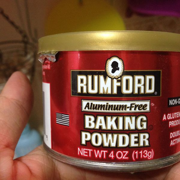 接著將低粉先篩過、將BAKING POWDER無鋁泡打粉加到低粉裡準備好。