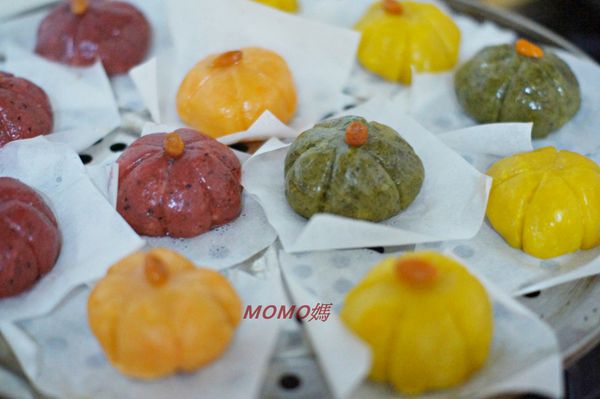 中大火蒸20分鐘.就完成了4色菜脯包