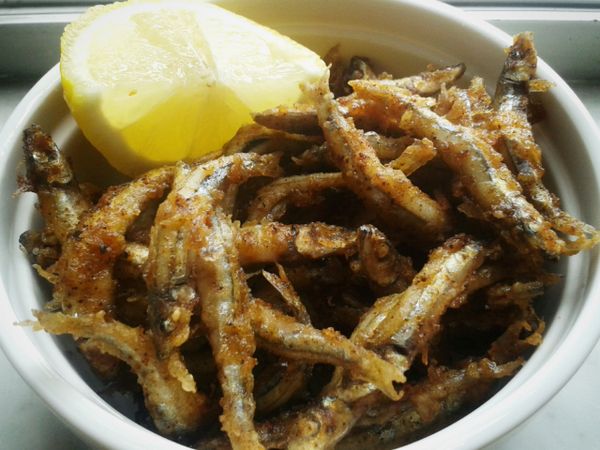 享用前灑上少許鹽，灑上檸檬汁，可沾蛋黃醬，趁熱享用