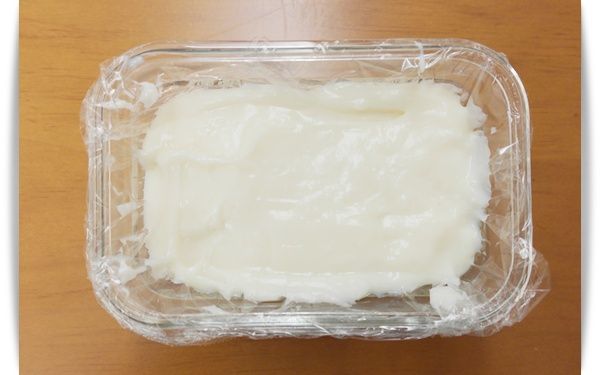 將奶糊倒入容器中!!並放入冰箱冷藏凝固1-2小時!!