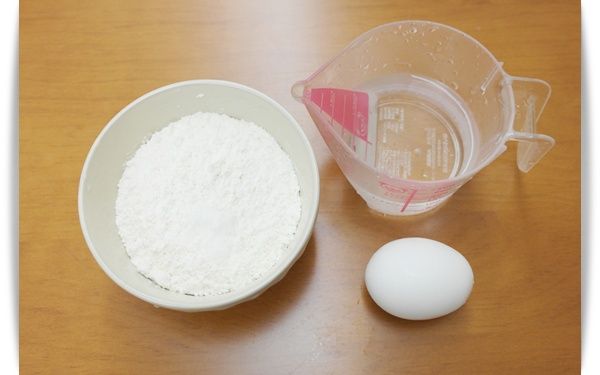 奶糊凝固完成後我們準備來炸囉!!將炸漿材料備好~~