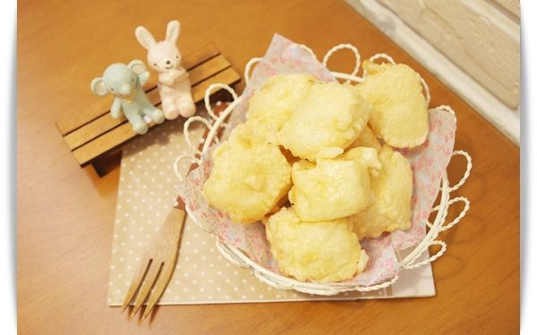 炸到表面都成金黃色即完成這道美味的兒時回憶點心~~炸鮮奶^^