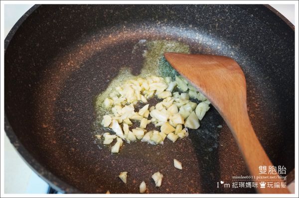 接著我下了大量的蒜末