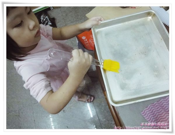 烤盤刷上薄薄一層油(豬油或橄覽油)
可送進烤箱預熱15分鐘