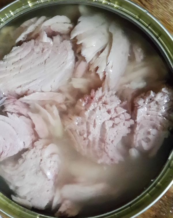 將鮪魚搗碎備用