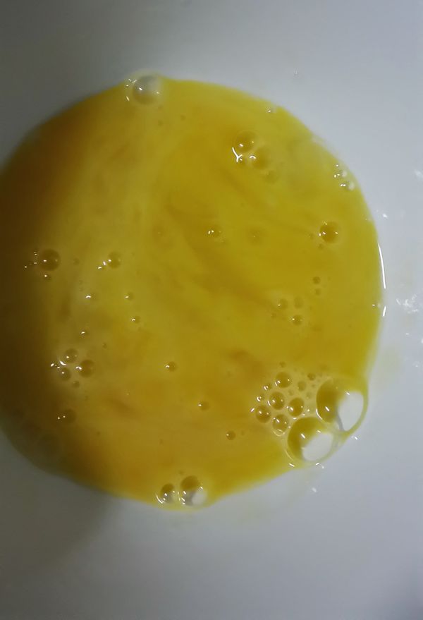 雞蛋攪勻備用