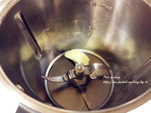 奶油和橄欖油先下去加熱融化