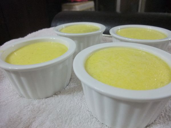 烤好的布蕾放涼後，用保鮮膜覆蓋送進冰箱，
冰透後的烤布蕾口感更綿密，更好吃哦♥