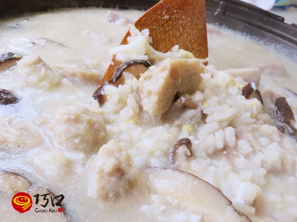 烹煮25分鐘以後，加入蛋推散，10分鐘後即可起鍋
起鍋前，可依個人喜好加入鹽及胡椒