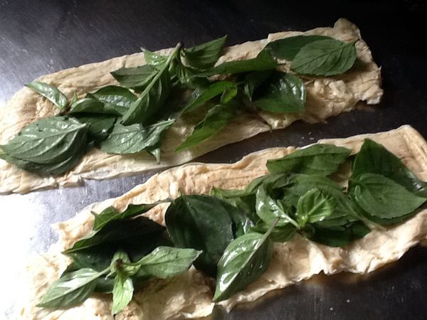 再鋪上九層塔。