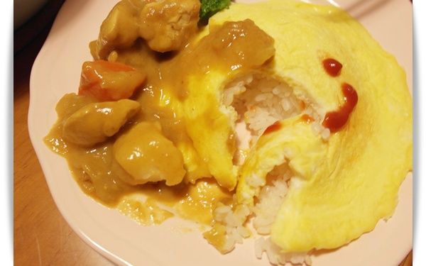 就這樣一口咖哩一口蛋包~~一整個下飯!!不知不覺咖哩王子就這麼的吃光光啦^^"