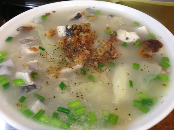 起鍋前加入韮菜花、盬巴適量、調味料,最後可以加幾滴香油,即可上桌~