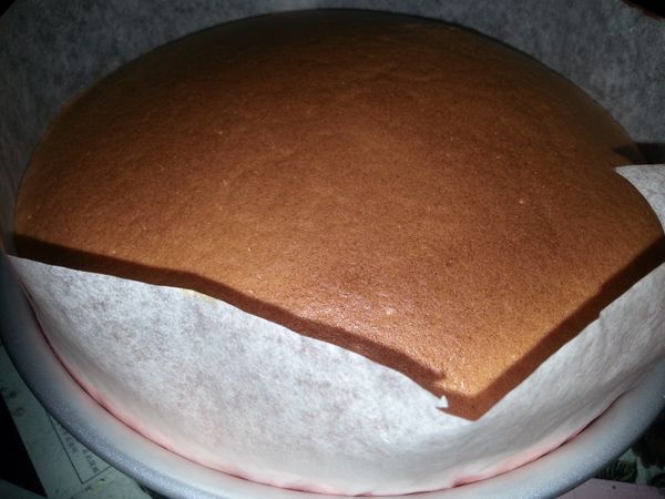 輕乳酪出爐放溫就要馬上脫膜