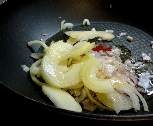 熱油炒紅蔥頭, 洋蔥